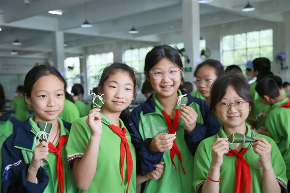 粽叶飘香迎端午 幸福和谐华岳情——华岳小学端午节包粽子活动