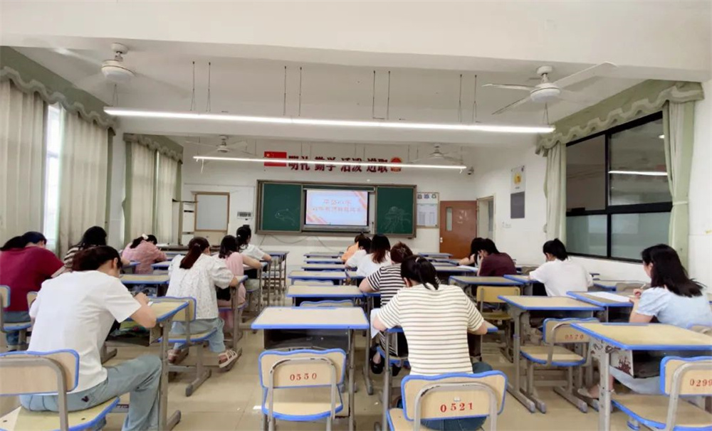 以赛赋能 共研教学新高度——华岳小学数学教师解题比赛