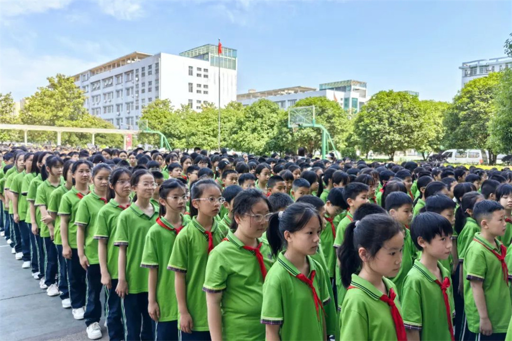 行路有规 成长有序——华岳小学开展班级路队常规展评活动