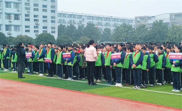巳蛇纳福启新程 春风化雨育芳华——华岳小学2025年上学期开学典礼